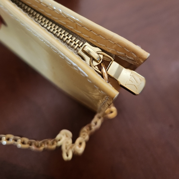 Louis Vuitton Monogram Vernis Pochette Bag - Picture 5 of 8